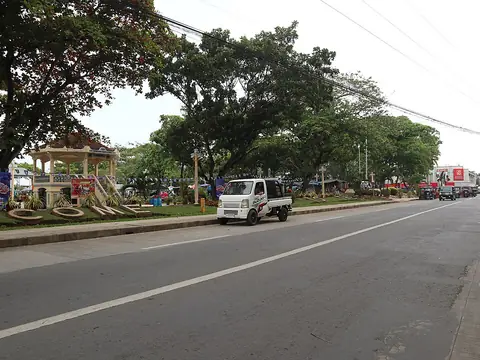 The city plaza along Rizal Street, Oroquieta